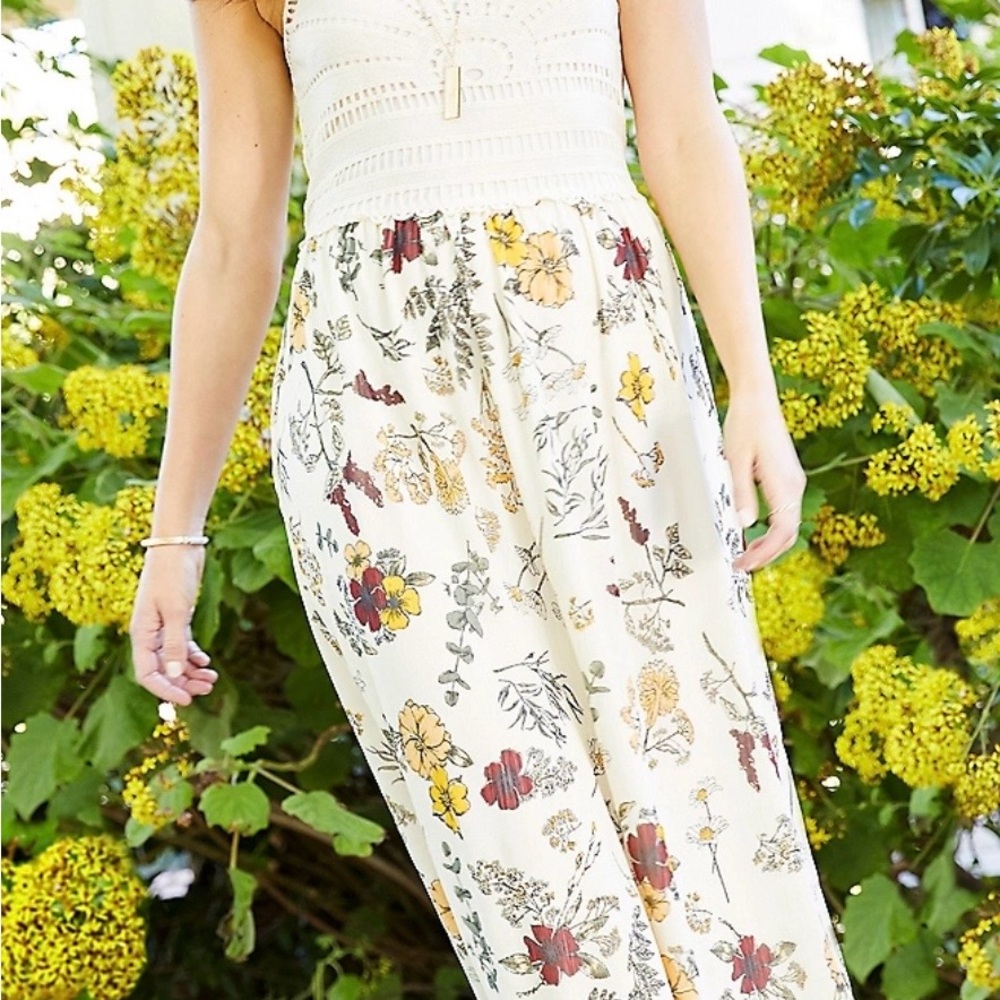 Maurices Floral Print Dress with Crochet detail. EUC. 1X